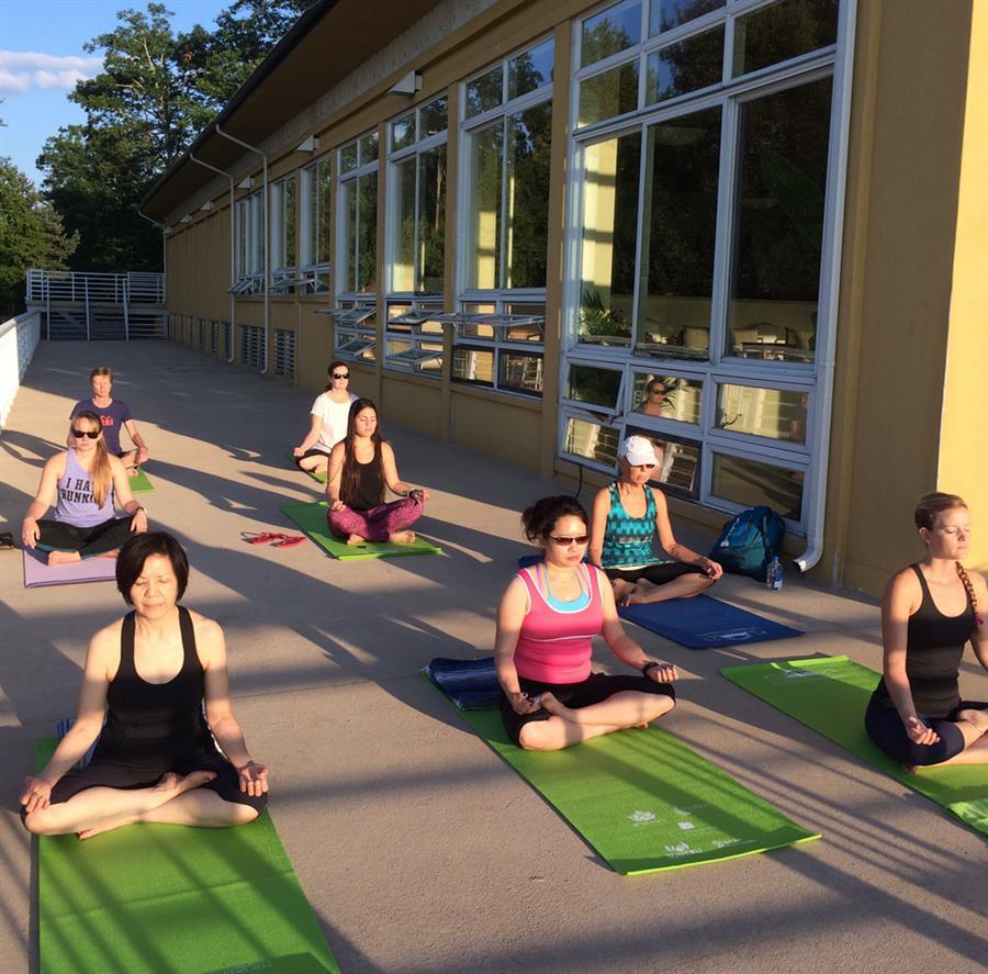 Yoga-Mojo Retreat - Students - Meditation - Sun Rise.png